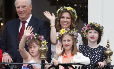 I MIDTEN: Leah Isadora er Märtha og Aris mellomste datter. I tillegg er hun kongeparets tredje barnebarn etter storesøster Maud Angelica og kusine prinsesse Ingrid Alexandra. Foto: Lise Åserud / NTB scanpix I MIDTEN: Leah Isadora er Märtha og Aris mellomste datter. I tillegg er hun kongeparets tredje barnebarn etter storesøster Maud Angelica og kusine prinsesse Ingrid Alexandra. Foto: Lise Åserud / NTB scanpix